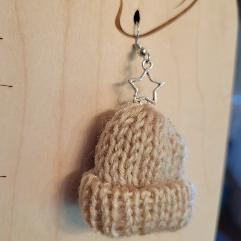 💥LAST PAIR💥 Knit Hat Drop Earrings - Picture 4 of 6